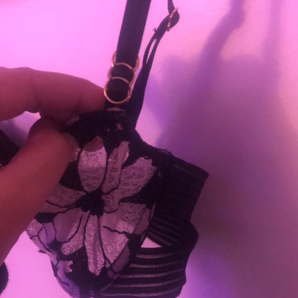 Victoria secret lace bra - Picture 2 of 4